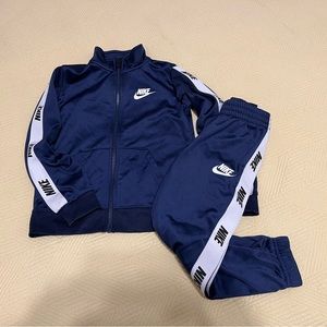 Toddler Boys Nike tracksuit 4T